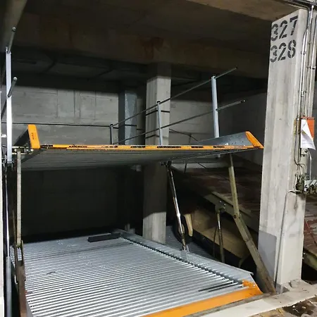 Close To Subway, S-bahn, 15 Min To Center, Garage, Balcony 公寓